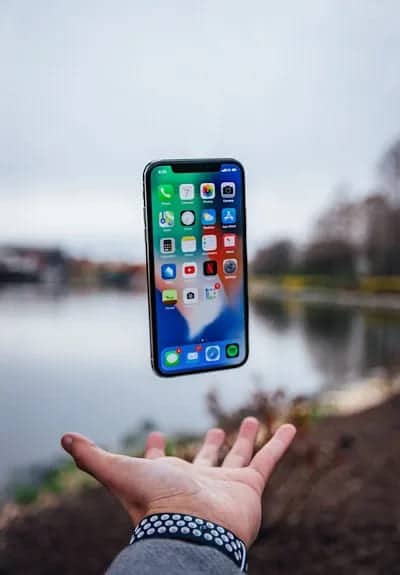 apple-third-party-app-stores-iphone.jpg Apple مستعدة للسماح لأجهزة iPhone باستخدام متاجر تطبيقات الطرف الثالث