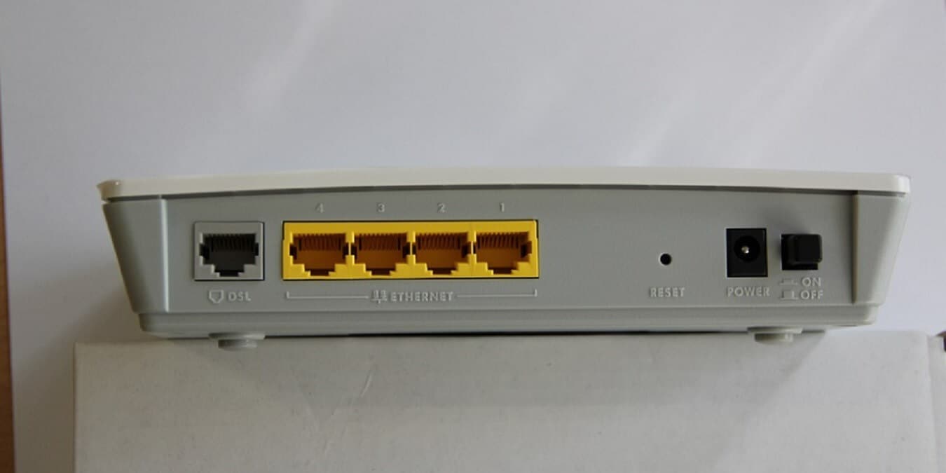 dd-wrt-vs-tomato-vs-openwrt-best-custom-router-firmware-featured DD-WRT مقابل Tomato مقابل OpenWRT: أي برنامج ثابت "Firmware" هو الأفضل لجهاز التوجيه ؟