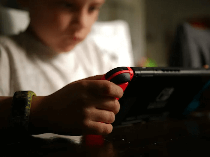 fortnite-epic-games-ftc-handheld.jpg Epic Games متهمة بانتهاك خصوصية الأطفال