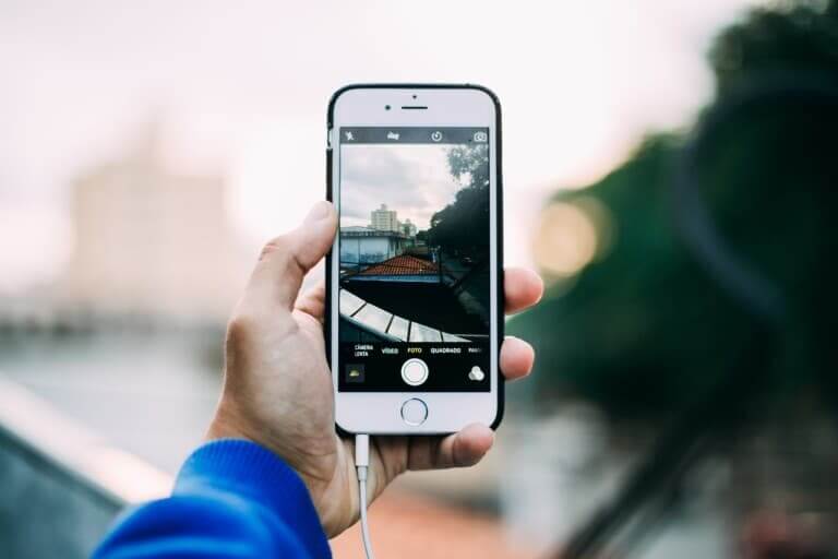 iphone-camera-768x512-1 لماذا يعتبر iPhone أفضل من Android؟