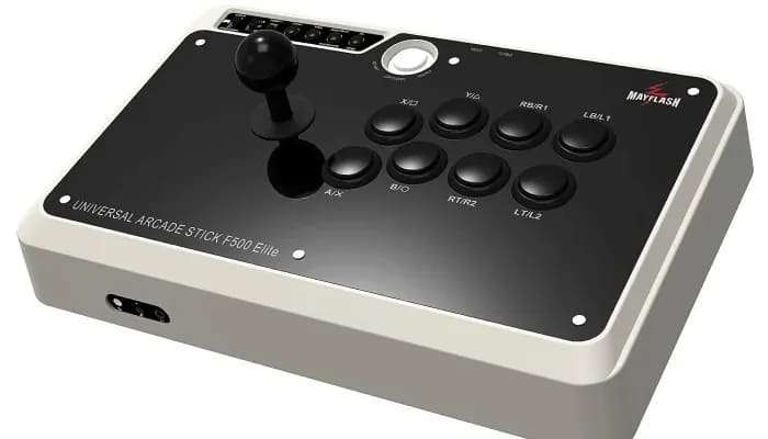 retro-controller-mayflash-arcadestick.jpg أفضل وحدات التحكم المخصصة للألعاب القديمة