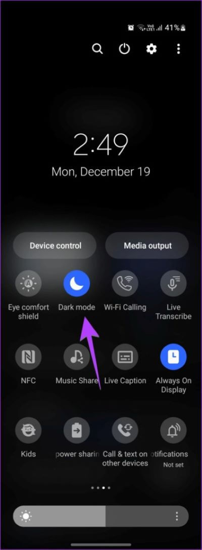 Samsung-Galaxy-Phone-Quick-Settings-Dark-Mode-Off-377x1024-1 كيفية تشغيل الوضع الداكن أو إيقاف تشغيله على هواتف Samsung Galaxy