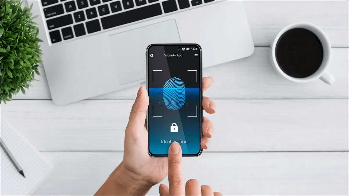 biometric-id-smartphone-hand مات حلم الماسحات الضوئية لبصمات الأصابع في الشاشة