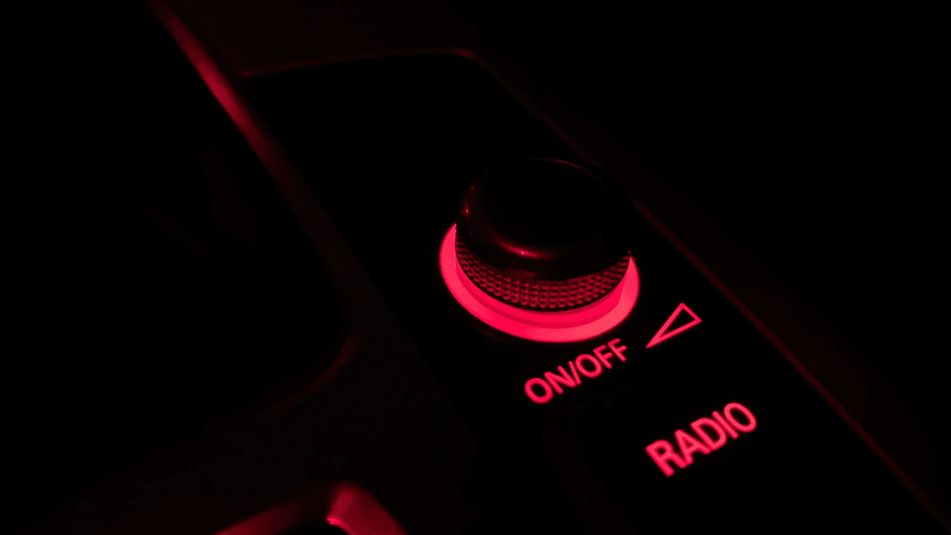 car-volume-knob 10 إصلاحات لعدم تشغيل Android Auto للموسيقى من Spotify أو YouTube Music