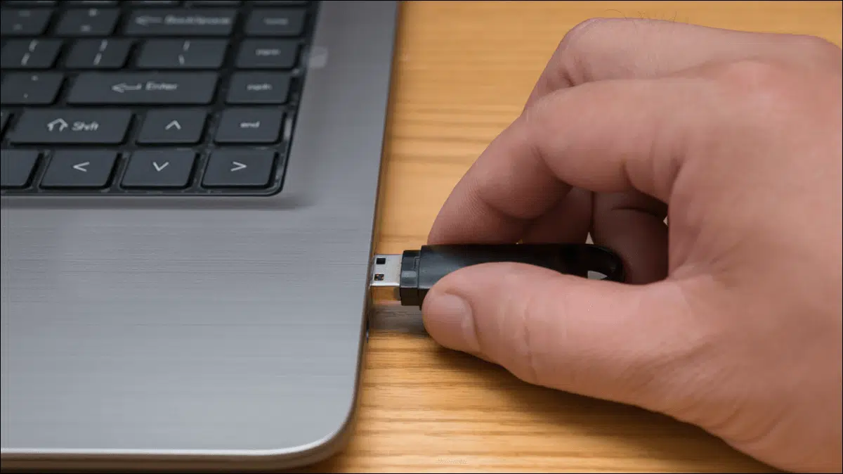 So schützen Sie Ihren Linux-Computer vor betrügerischen USB-Laufwerken Freer Shutterstock 697210159 – So schützen Sie Ihren Linux-Computer vor bösartigen USB-Laufwerken