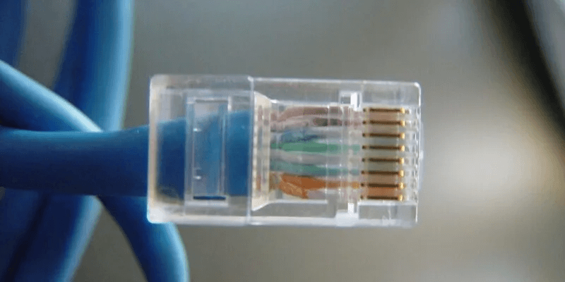Ethernet-speed-capped-100-Mbps-RJ45-connectorjpg-800x400.jpg كيفية إصلاح سرعة Ethernet المحددة بـ 100 Mbps كحد أقصى على Windows