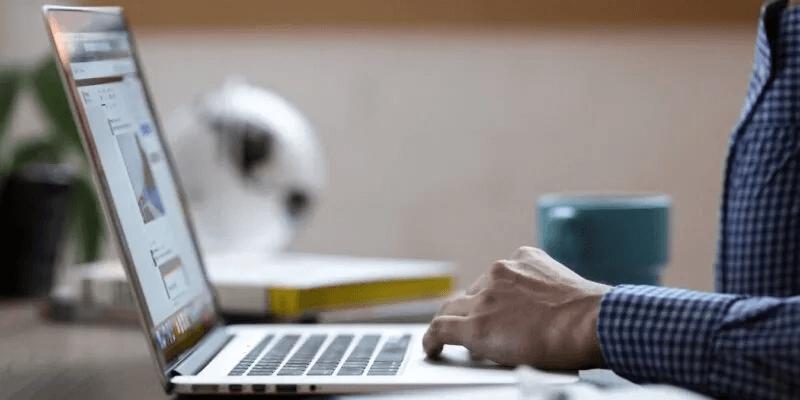 Working-Laptop-Business-Pixabay-800x400.jpg كيفية إدراج ملف PDF في مستند Word