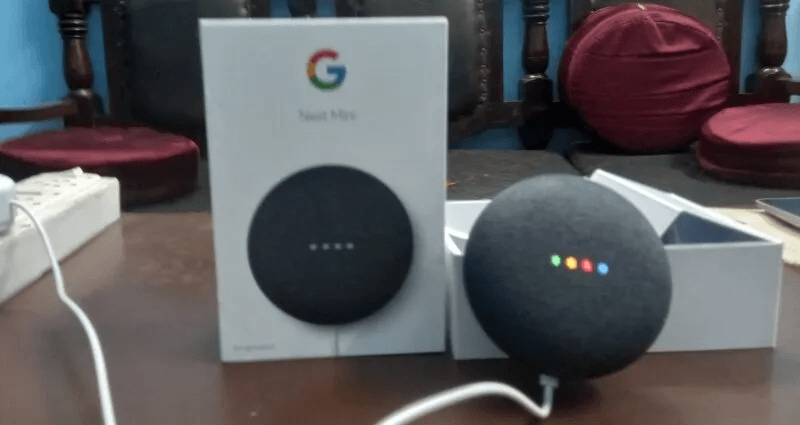 Android-TV-vs-Google-TV-Nest-Mini-Device-Plugged-On-800x425.jpg Android TV vs. Google TV: دليل المقارنة