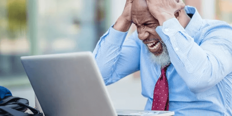 Angry-man-in-front-of-a-Windows-PC-800x400.jpg كيفية إصلاح خطأ "استثناء انتهاك الوصول" على Windows