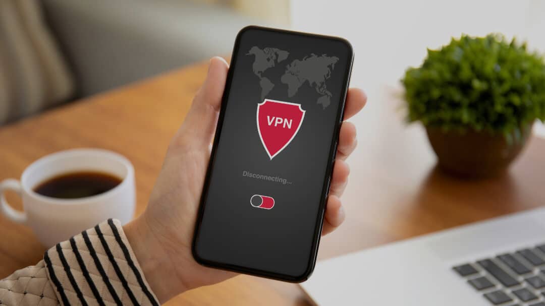 Disable-VPN-on-Phone أفضل 9 طرق لإصلاح عدم السماح بتسجيل الدخول في YouTube على Android و iPhone