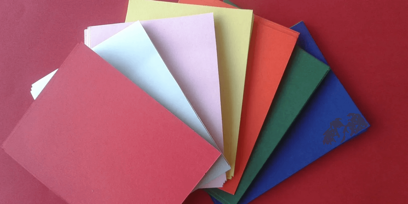 Colored-Papers-Pixabay.jpg كيفية استخدام فئات Microsoft Outlook لتنظيم البريد الإلكتروني