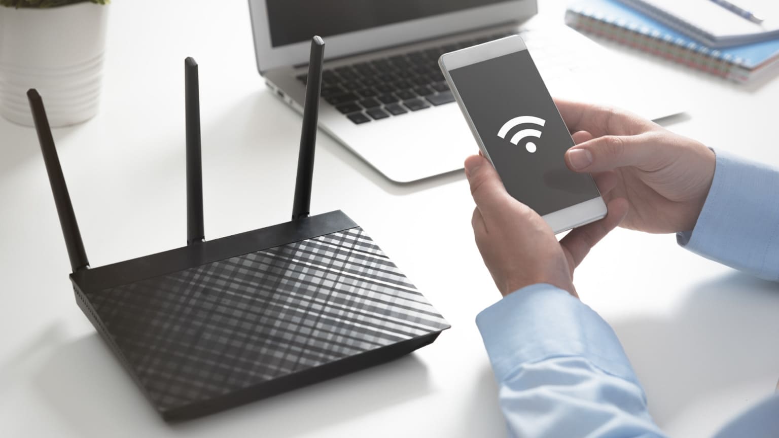 Router-and-Mobile-1536x864-1 كيفية تحديث Android Auto إلى أحدث إصدار