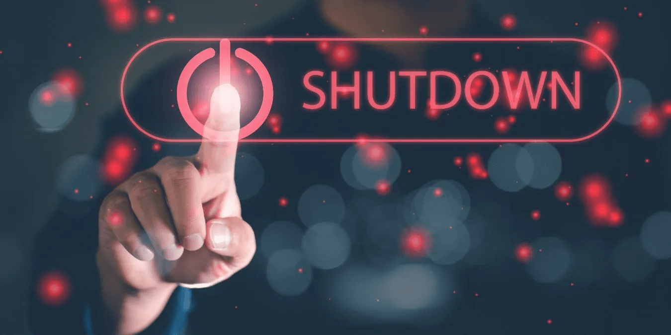 linux-shutdown-command-featured.jpg 8 أوامر Linux Shutdown مفيدة لإعادة تشغيل أو إيقاف تشغيل جهاز كمبيوتر Linux