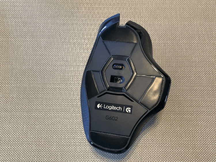 MouseCleaningExample1-0c6a293cb50543e2ac534262f6dc774a كيفية تنظيف الماوس اللاسلكي