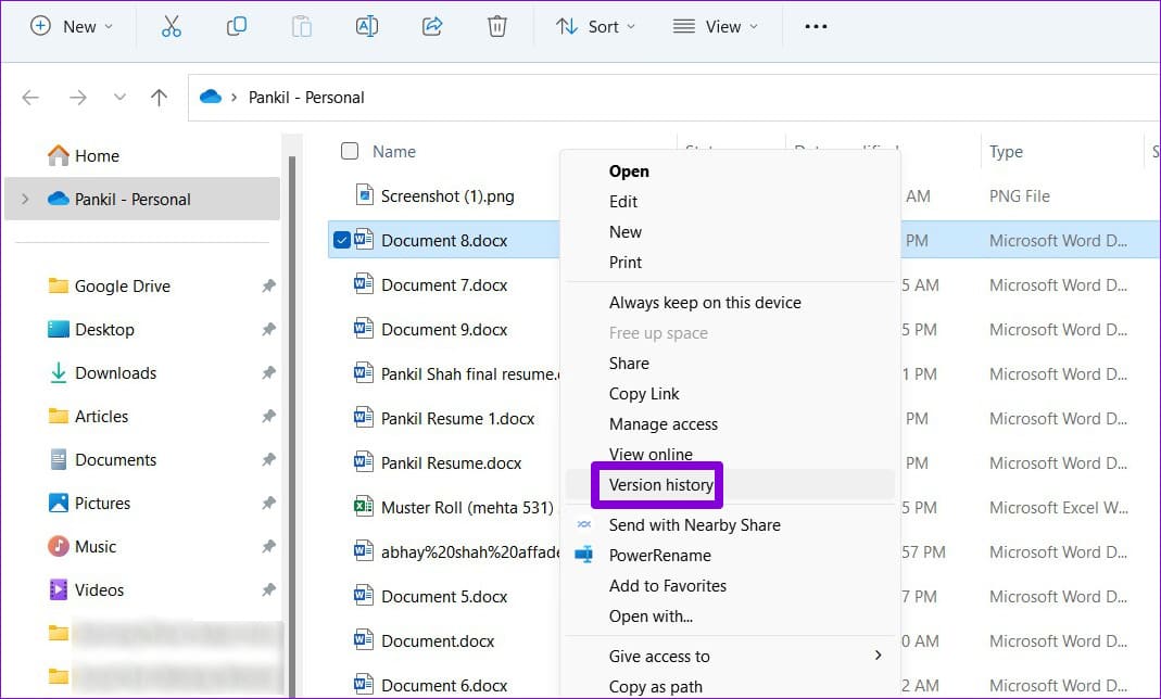 Version-History-of-Word-Document أفضل 6 طرق لإصلاح خطأ عثر Word على محتوى غير قابل للقراءة في Windows