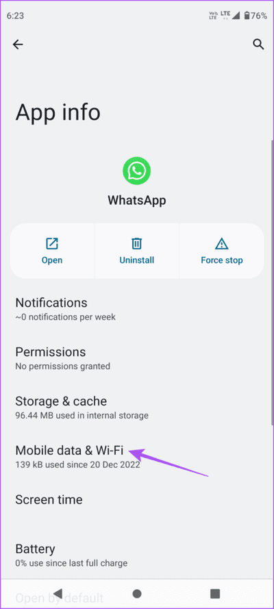 mobile-data-and-wifi-app-info-whatsapp-android-461x1024-1 أفضل 7 إصلاحات لعدم ظهور حالة الكتابة في WhatsApp على iPhone و Android