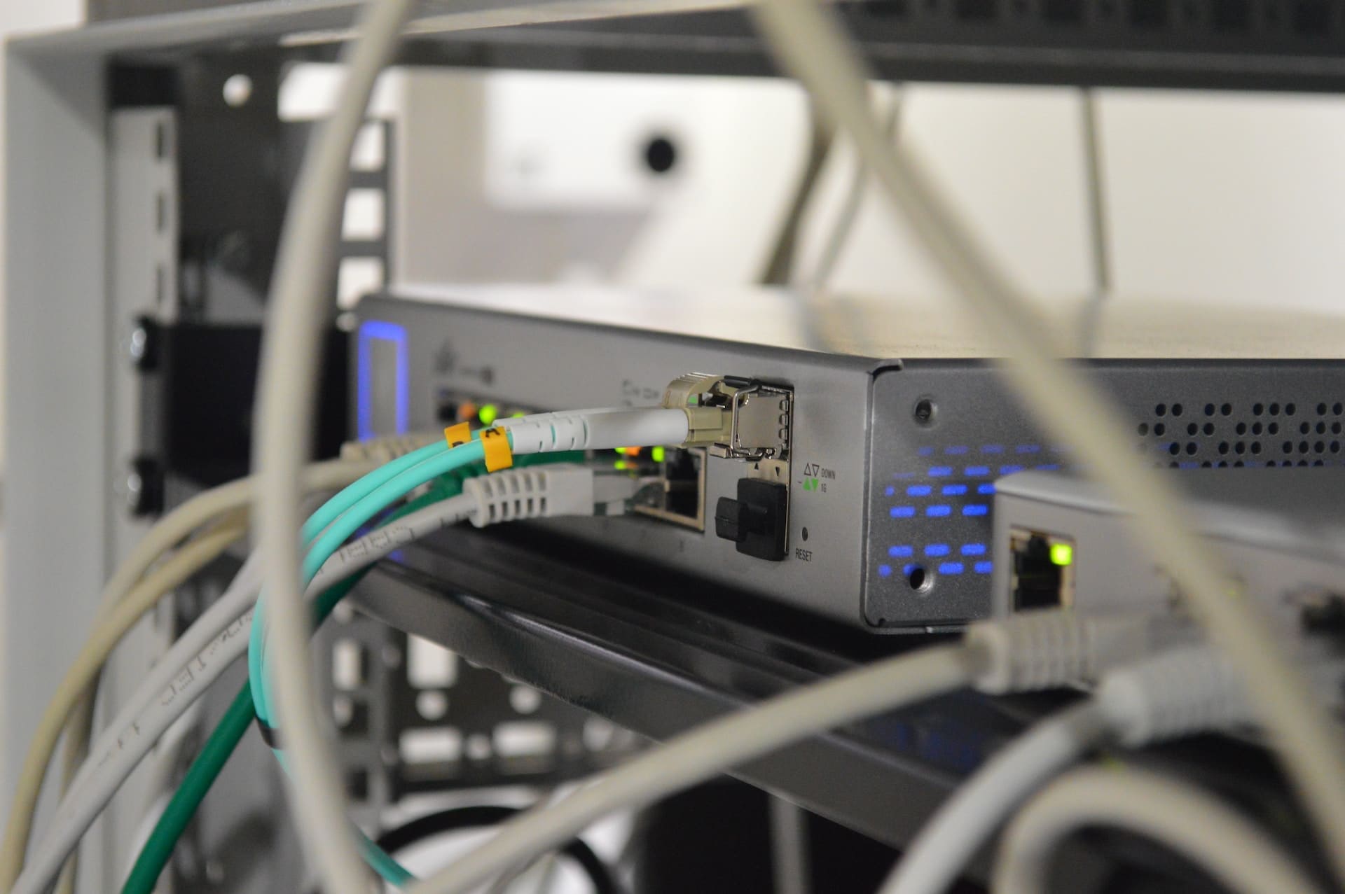 multiple-internet-connections-on-computer كيفية استخدام Wi-Fi و Ethernet في نفس الوقت في Windows