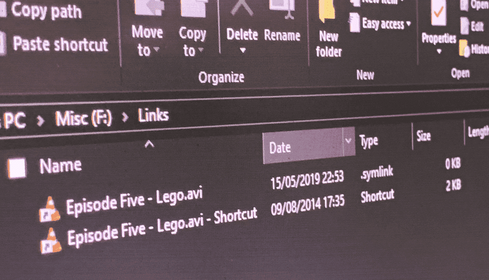 shortcutsymlink_4d470f76dc99e18ad75087b1b8410ea9 كيفية توفير المساحة المستخدمة بواسطة ألعاب Windows 10 Symbolic Links