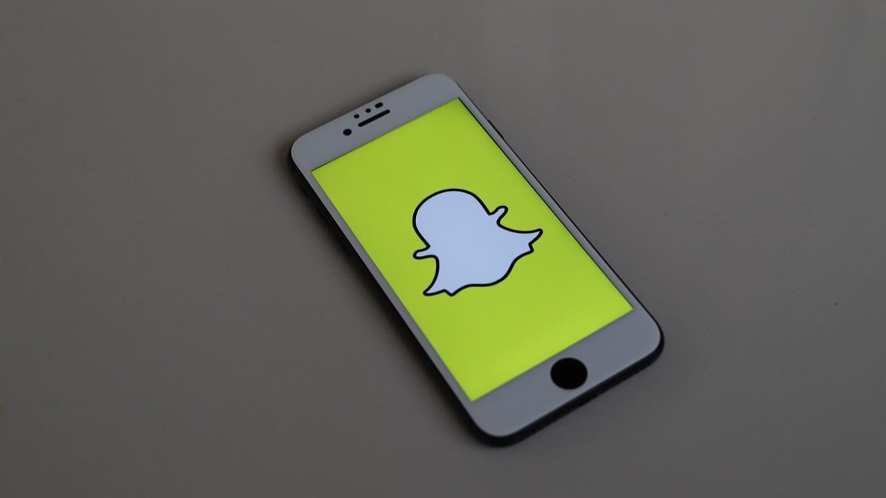 Snapchat-Logo-1-1 7 طرق سهلة لإخفاء المحادثات على Snapchat