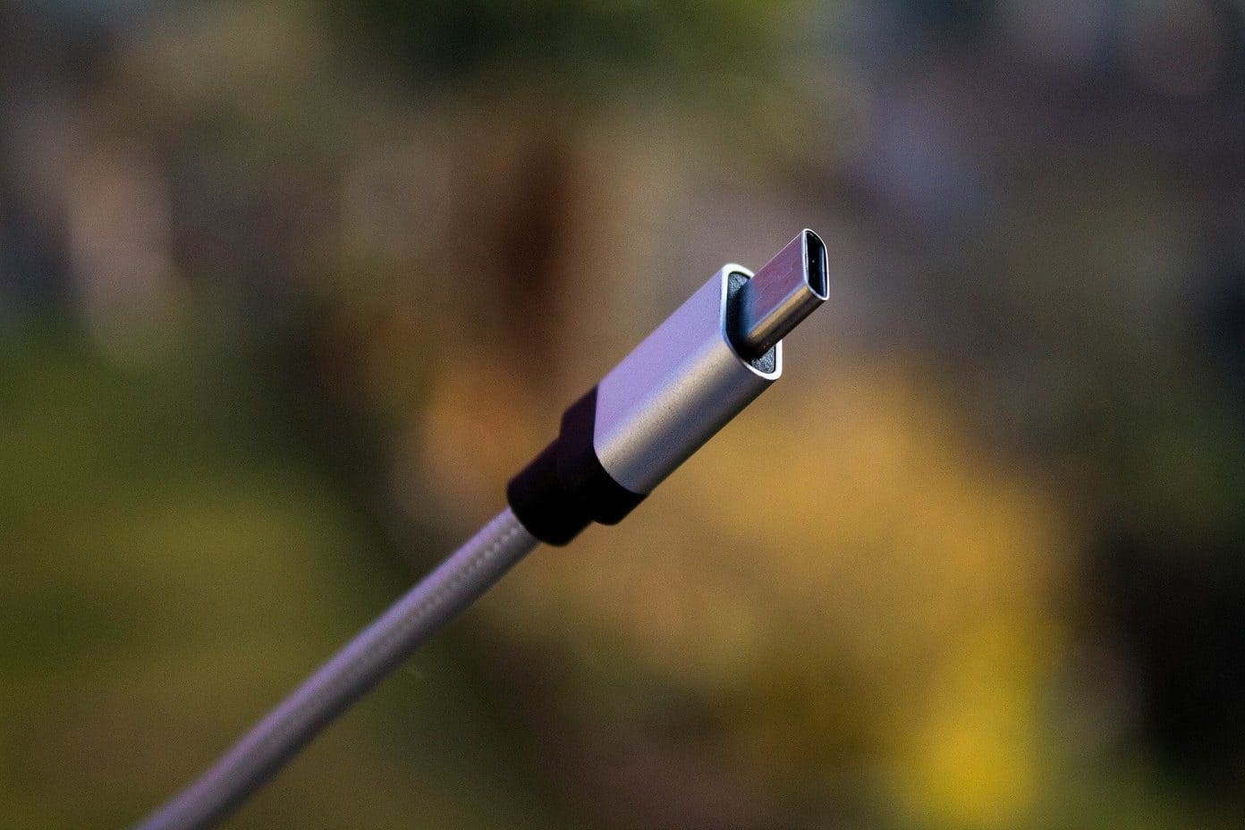 Top-6-USB-C-Power-Delivery-Cables-for-Fast-Charging-Final_4d470f76dc99e18ad75087b1b8410ea9-2 11 نصيحة لشحن جهاز iPhone و Android بشكل أسرع