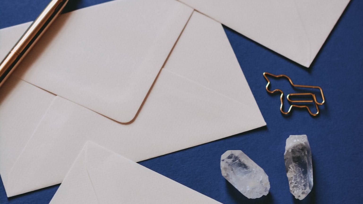 White-Paper-with-Clips-1536x864-1 لا يمكن إضافة مرفقات في Microsoft Outlook على Windows إليك أفضل 7 طرق لإصلاح ذلك