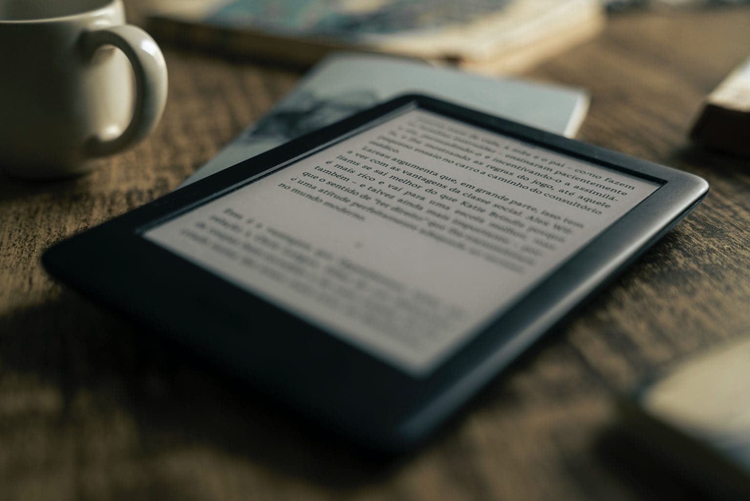 pexels-felipepelaquim-8546475-1536x1026-1 5 طرق لإصلاح مشكلة عدم تشغيل Kindle