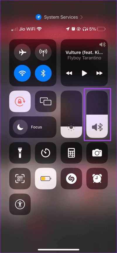 Check-Volume-Levels-on-iPhone 9 طرق لإصلاح مشكلة انخفاض مستوى صوت Apple Music على iPhone