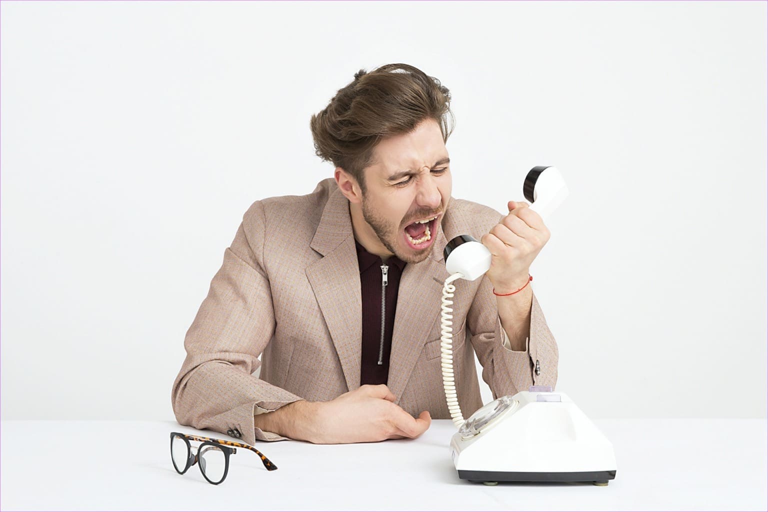 Spam-Call-Image-for-Illustration-1536x1024-1 7 طرق لمعرفة ما إذا تم التنصت على هاتفك