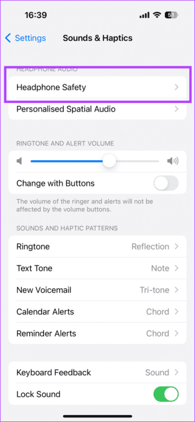Tap-on-Headphone-Safety 9 طرق لإصلاح مشكلة انخفاض مستوى صوت Apple Music على iPhone