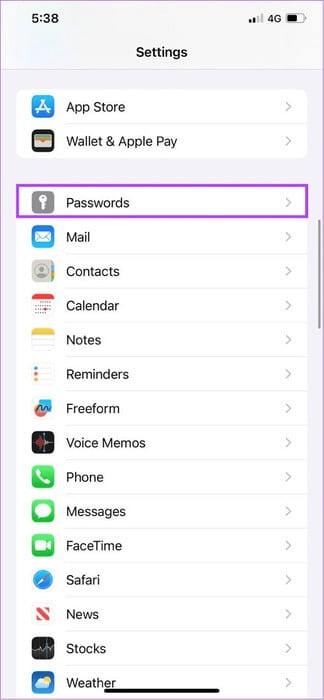 choose-passwords-from-Settings-on-iPhone كيفية الحذف التلقائي لنصوص رمز التحقق ورسائل البريد الإلكتروني على أجهزة Apple