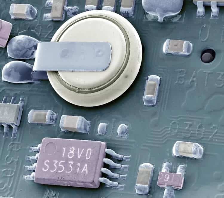 cmos-battery-steve-gschmeissner-science-photo-library-getty-images ما هو CMOS وما الغرض منه؟
