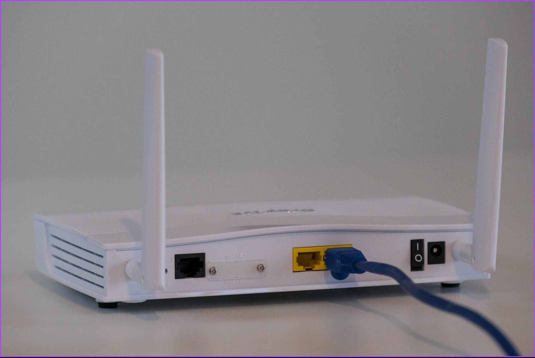 dual-band-router-2-2048x1371-1 10 طرق لإصلاح WhatsApp عالق عند استعادة الوسائط