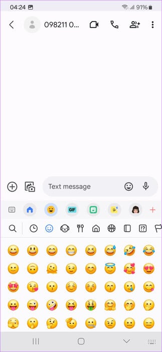 You-can-now-swipe-left-or-right-to-access-the-different-categories-of-emojis-473x1024-1 8 أفضل نصائح وحيل Samsung One UI 6 التي يجب أن تعرفها