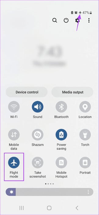 Check-Flight-Mode-is-enabled ما هو وضع الطيران على هاتفك وكيفية تمكينه أو تعطيله