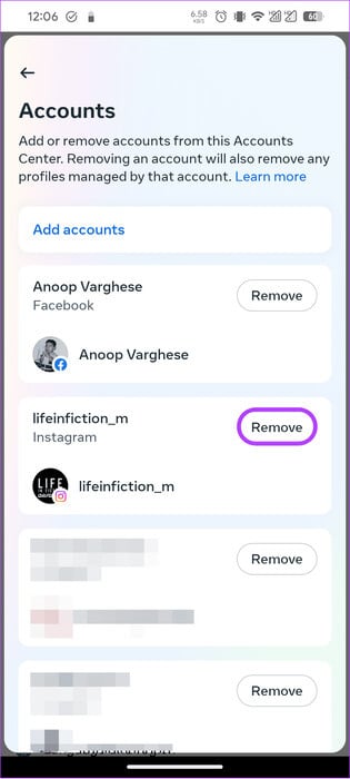 Choose-Remove-next-to-the-account-you-want-to-unlink كيفية إلغاء ربط Instagram من Facebook