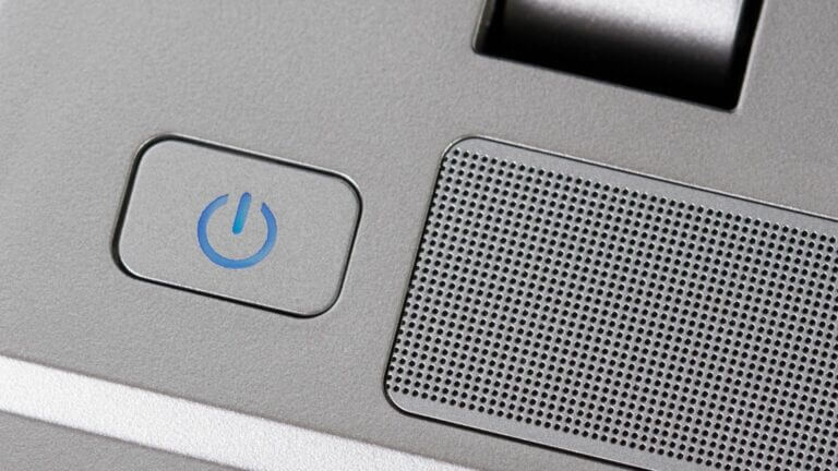 Laptop-Power-Button-1-768x432-1 أفضل 6 طرق لإصلاح عدم إيقاف تشغيل جهاز الكمبيوتر بعد إيقاف التشغيل على Windows