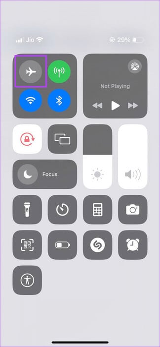 Tap-on-Airplane-icon ما هو وضع الطيران على هاتفك وكيفية تمكينه أو تعطيله