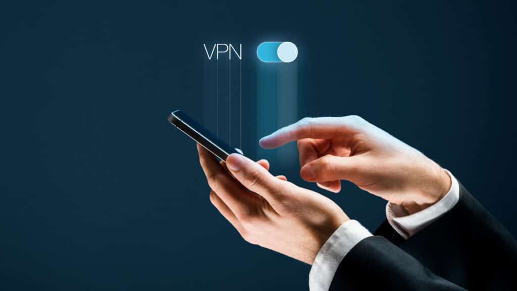 VPN-on-Phone-1024x576-1 أفضل 7 طرق لإصلاح استمرار تسجيل خروجي على Twitter