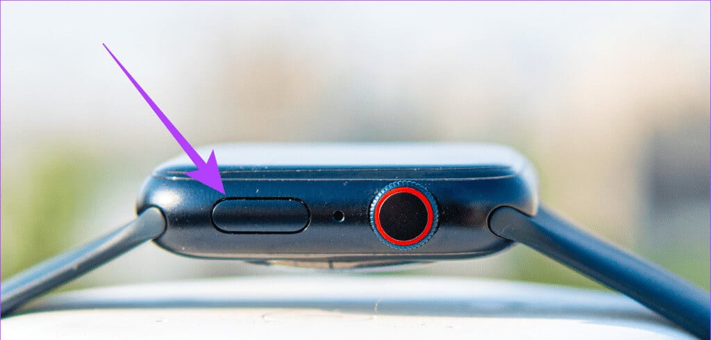 Press-and-hold-the-side-button-for-a-couple-of-seconds-1024x576-1 6 طرق لإصلاح عدم عمل إيماءة النقر المزدوج على Apple Watch