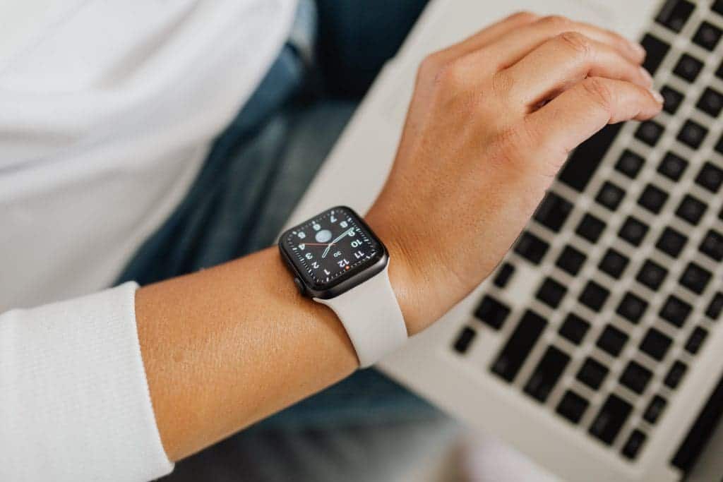 pexels-karolina-grabowska-5237706-1024x683-1 كيفية تغيير الاتجاه على Apple Watch