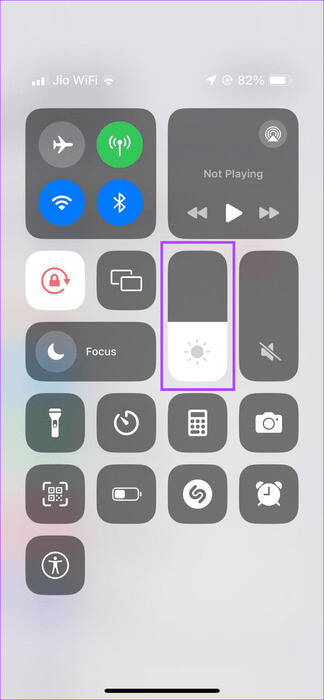 Lower-brightness-iPhone هل يمكنك إصلاح احتراق الشاشة على iPhone و Android