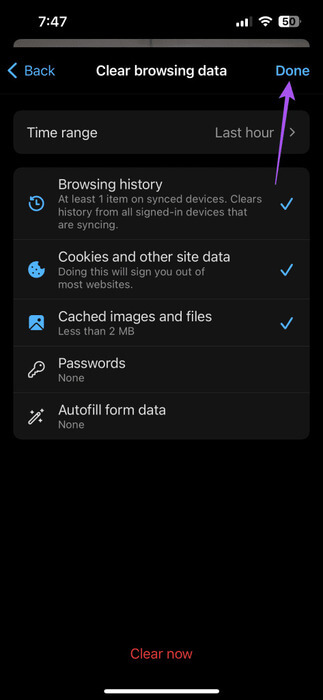 confirm-clear-browsing-data-edge-mobile-473x1024-1 أفضل 6 إصلاحات لعدم عمل Microsoft Edge على iPhone وiPad وMac