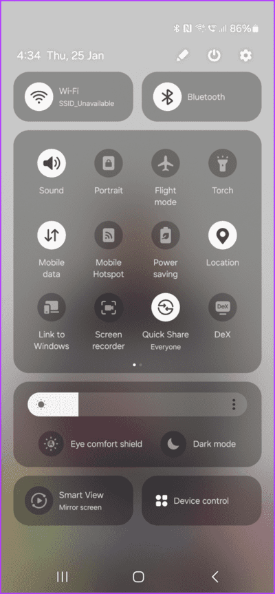 2.5-swipe-down-the-notification-tray-to-reveal-the-quick-settings-toggles-712x1536-1 11 من أفضل النصائح والحيل لجهاز Samsung Galaxy S24