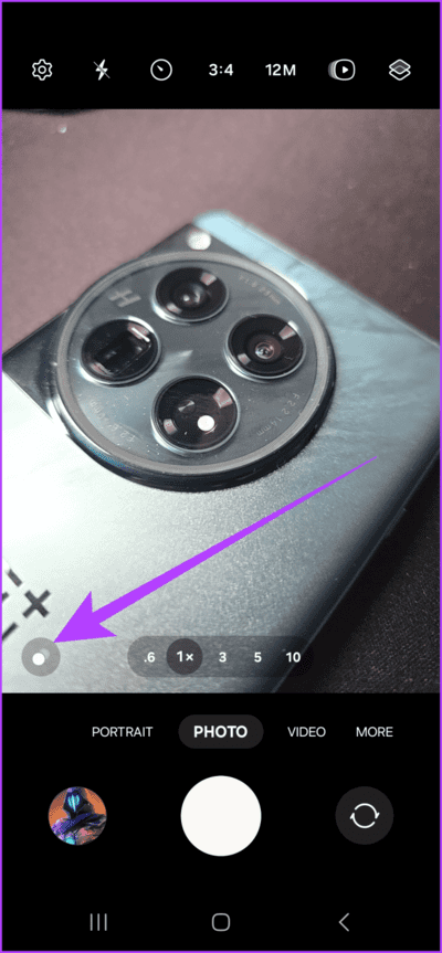 3.1-simply-open-the-camera-app-and-place-the-camera-close-to-the-subject-like-you-would-for-a-macro-shot.-Then-tap-on-the-Focus-Enhancer-icon-in-the-bottom-left-corner-712x1536-1 أفضل 7 نصائح وحيل لكاميرا Samsung Galaxy S24 Ultra