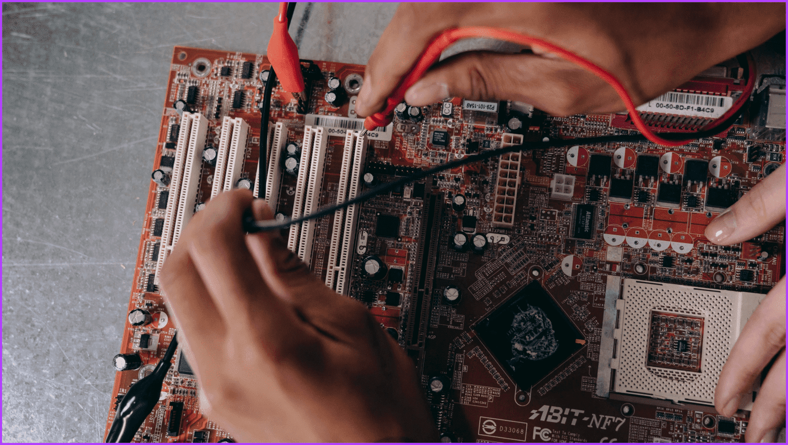 Disconnect-and-Reconnect-Peripherals-1-1536x868-1 7 طرق لإصلاح خطأ الضوء الأحمر على اللوحة الأم