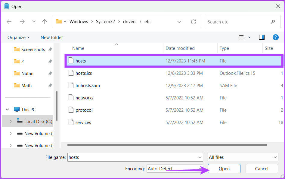 Select-the-hosts-file-and-click-Open كيفية تحديد موقع ملف المضيفين وتحريره على Windows