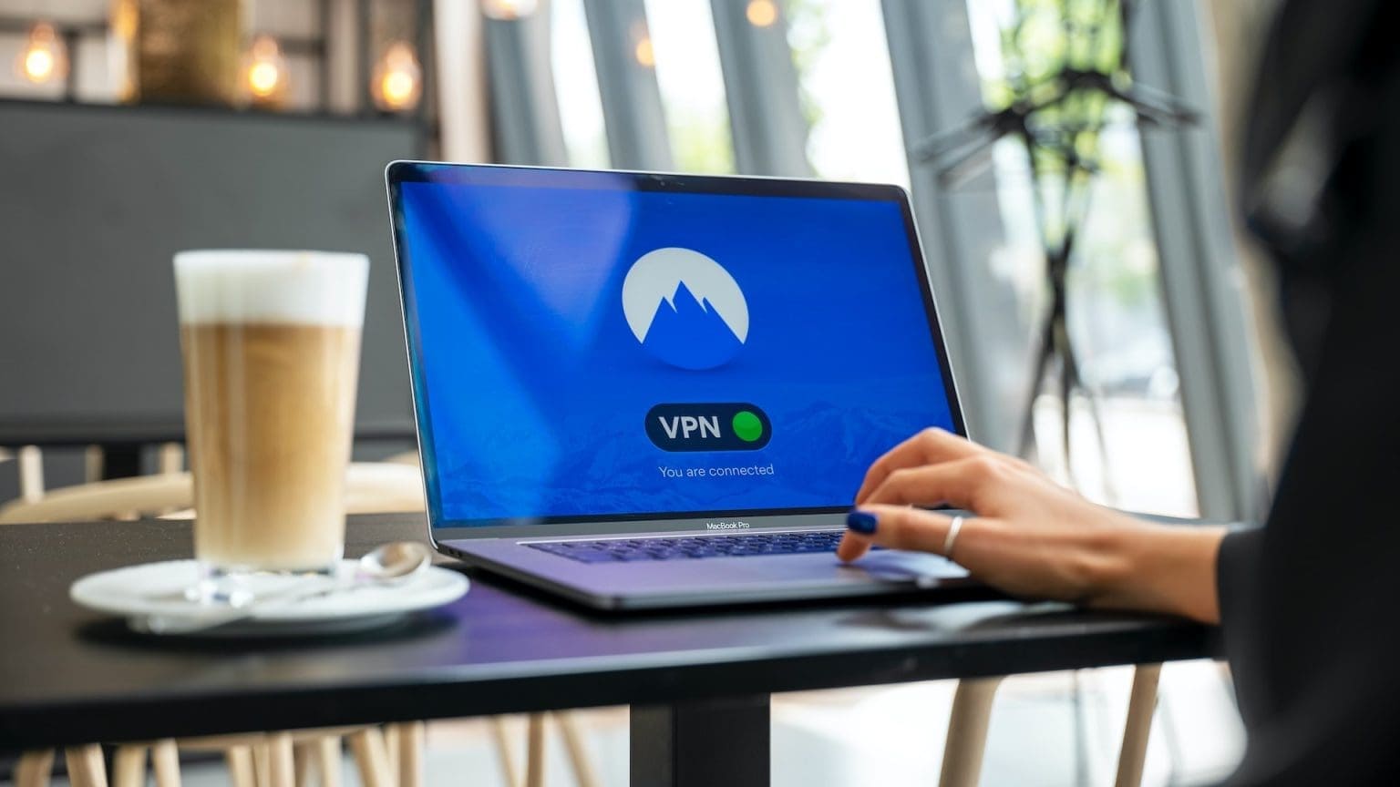 VPN-on-Laptop-1536x864-1 أفضل 6 طرق لإصلاح عدم عمل دعوة Discord