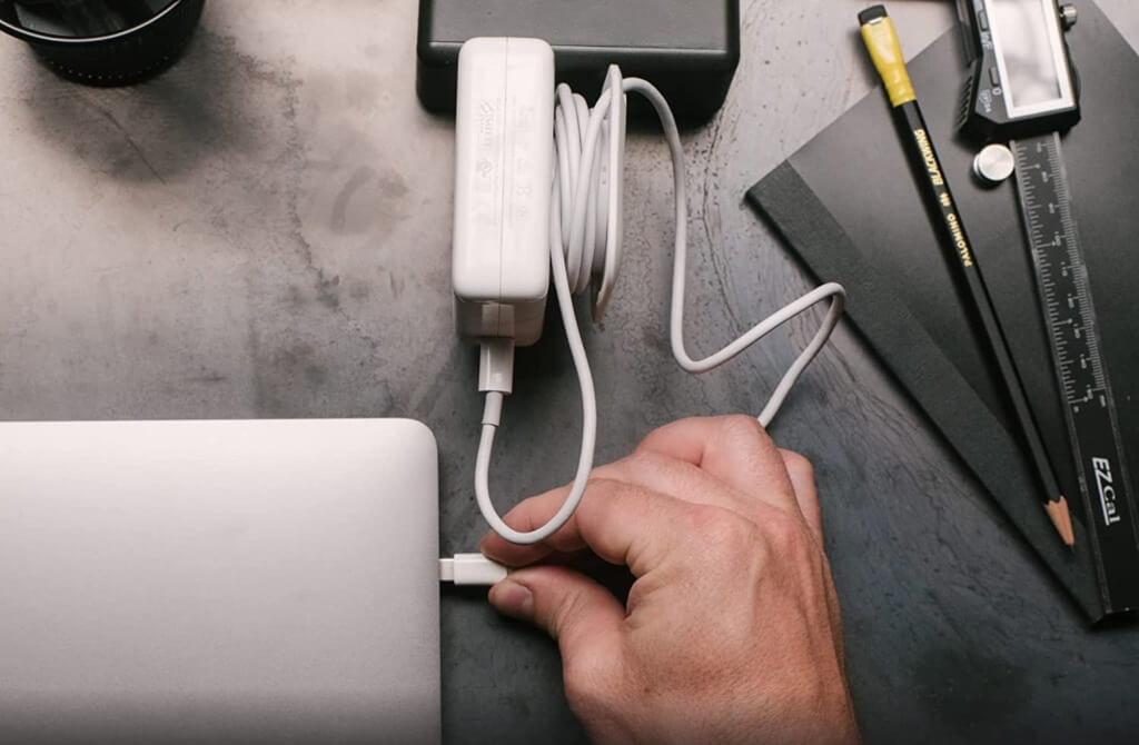 Best-Cable-Winders-for-MacBook-Pro-Chargers-Fuse-Reel-1-1024x670-1 ماذا تعني خدمة البطارية الموصى بها على Mac