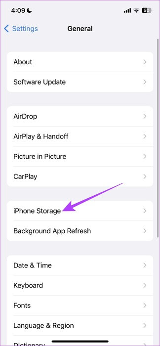 Tap-on-iPhone-Storage 5 طرق لإصلاح عدم تحديث iOS تلقائيًا بين عشية وضحاها
