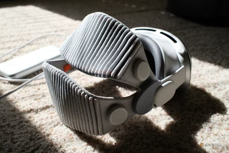 a-modded-apple-vision-pro-showing-the-dual-bands Apple Vision Pro غير مريح؟ يجب عليك تعديله